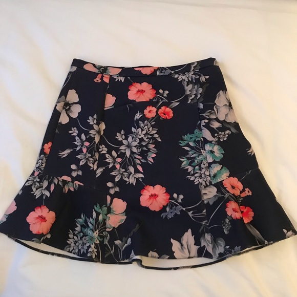 Adorable Floral Miniskirt - Picture 2 of 6